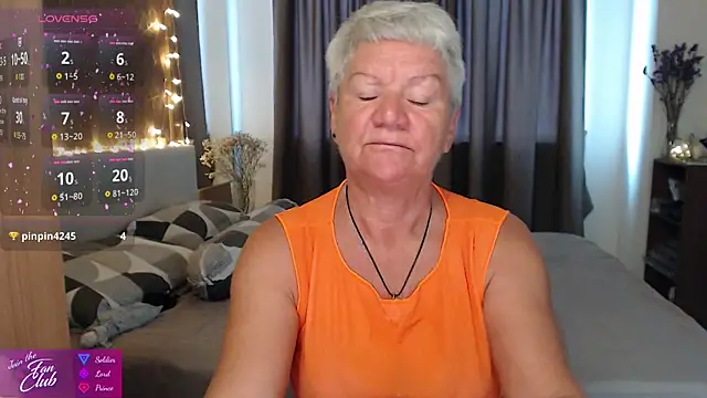 Snapshot of roxana_brooks chatting on May 25, 2026, 11:36 pm roxana brooks online show from May 25, 2026, 11:36 pm