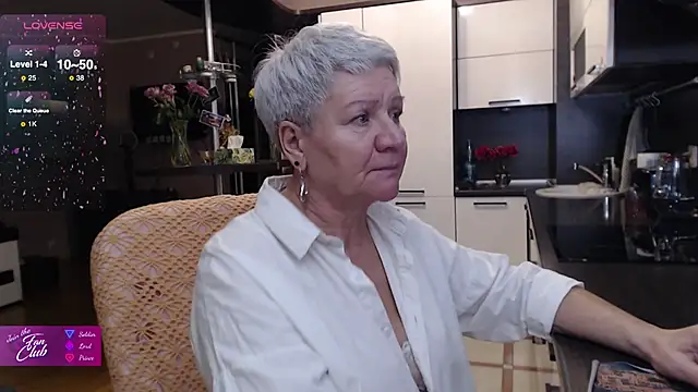 Snapshot of roxana_brooks chatting on November 18, 2025, 2:42 pm roxana brooks online show from November 18, 2025, 2:42 pm