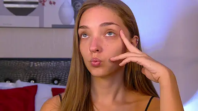 VirginieCruz online show from January 19, 2026, 5:22 am