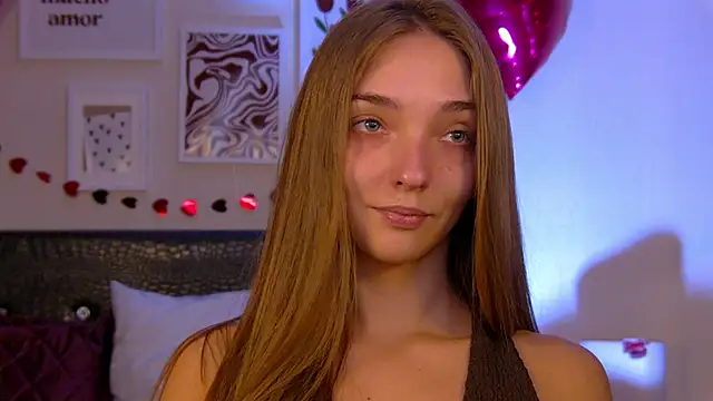 VirginieCruz online show from February 17, 2026, 5:43 pm