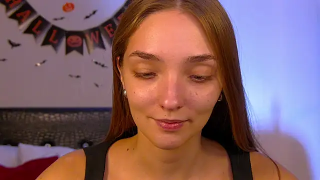 Snapshot of VirginieCruz chatting on November 2, 2025, 7:30 pm VirginieCruz online show from November 2, 2025, 7:30 pm