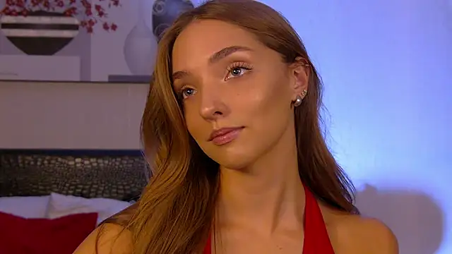 Snapshot of VirginieCruz chatting on October 13, 2025, 7:26 pm VirginieCruz online show from October 13, 2025, 7:26 pm