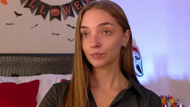 Snapshot of VirginieCruz chatting on October 31, 2025, 5:26 am VirginieCruz online show from October 31, 2025, 5:26 am