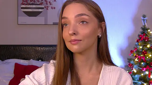 VirginieCruz online show from December 1, 2025, 7:15 pm