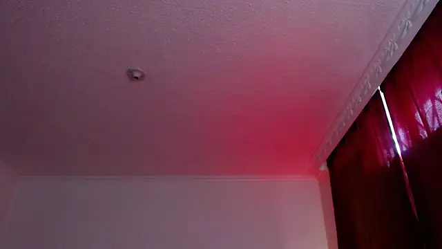 Snapshot of VALERY_MEER chatting on May 19, 2026, 11:50 am VALERY MEER online show from May 19, 2026, 11:50 am