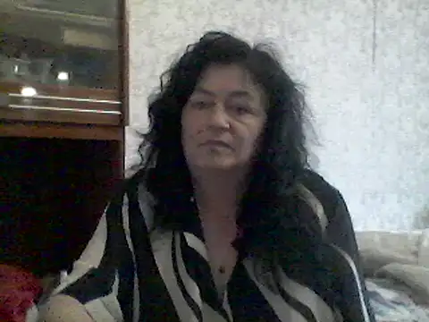 GypsiQueen2 online show from March 17, 2025, 1:29 pm