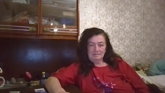 GypsiQueen2 online show from October 28, 2025, 4:06 pm