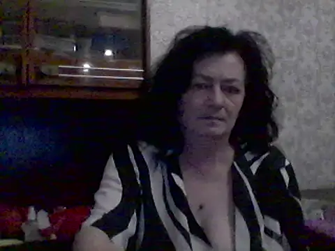GypsiQueen2 online show from March 9, 2025, 8:42 pm