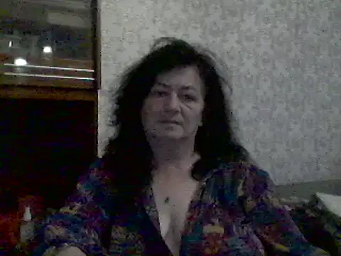 GypsiQueen2 online show from March 14, 2025, 3:47 pm