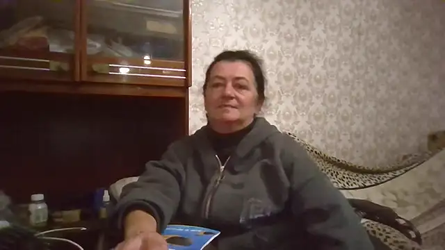 GypsiQueen2 online show from October 6, 2025, 6:08 pm