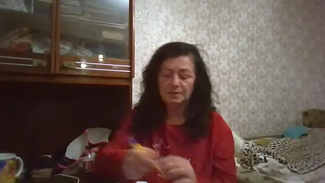 GypsiQueen2 online show from October 13, 2025, 5:58 pm