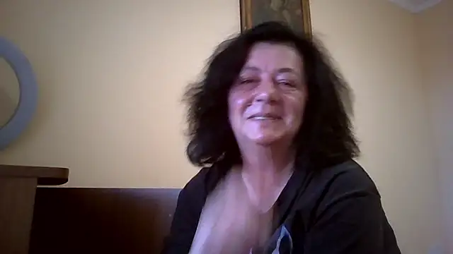 Snapshot of GypsiQueen2 chatting on June 4, 2026, 5:28 pm GypsiQueen2 online show from June 4, 2026, 5:28 pm