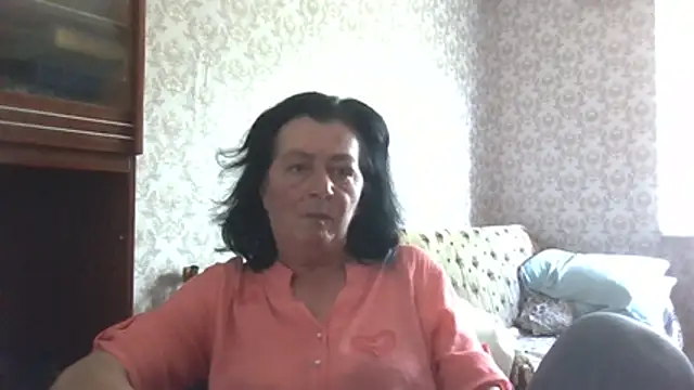 Snapshot of GypsiQueen2 chatting on June 26, 2026, 12:33 pm GypsiQueen2 online show from June 26, 2026, 12:33 pm