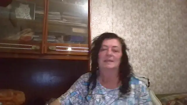 GypsiQueen2 online show from September 24, 2025, 5:41 pm