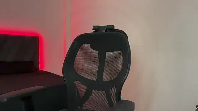 Hottie ishuu online show from March 11, 2026, 6:57 pm