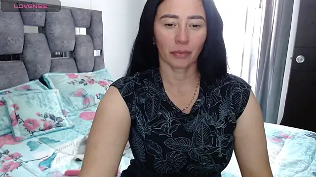 Snapshot of sara_hott_1 chatting on October 15, 2025, 4:15 pm sara hott 1 online show from October 15, 2025, 4:15 pm