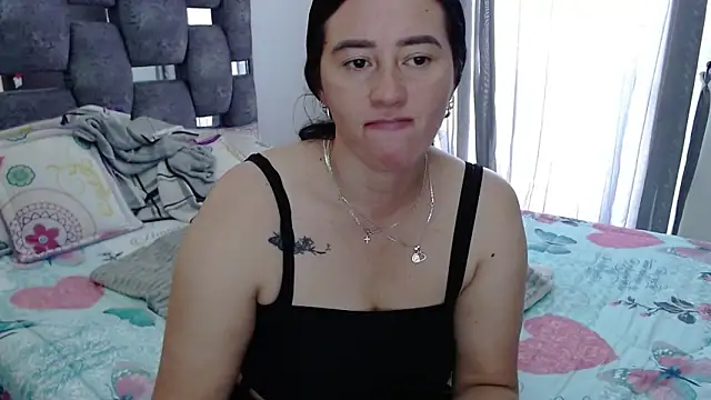 Snapshot of sara_hott_1 chatting on November 18, 2025, 2:42 pm sara hott 1 online show from November 18, 2025, 2:42 pm