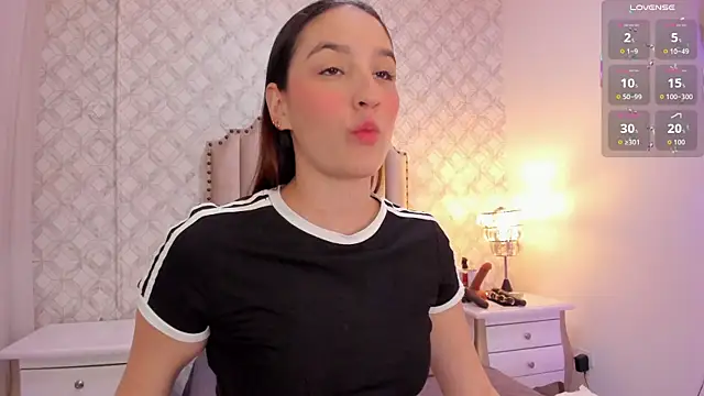 Pia Johnson  online show from December 14, 2025, 11:38 am