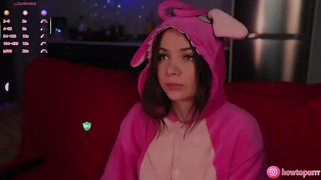 Snapshot of How2Meow chatting on December 16, 2025, 5:06 pm How2Meow online show from December 16, 2025, 5:06 pm