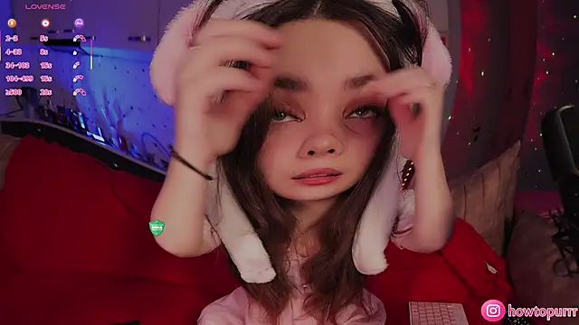 Snapshot of How2Meow chatting on February 3, 2026, 5:29 pm How2Meow online show from February 3, 2026, 5:29 pm