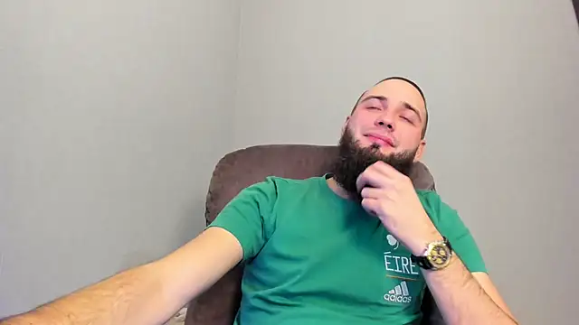 Snapshot of A_____________ chatting on February 9, 2025, 10:00 pm A online show from February 9, 2025, 10:00 pm