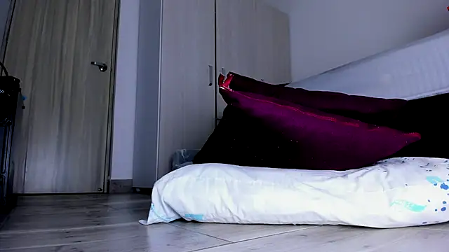 Skarleth69 online show from October 20, 2025, 3:41 am