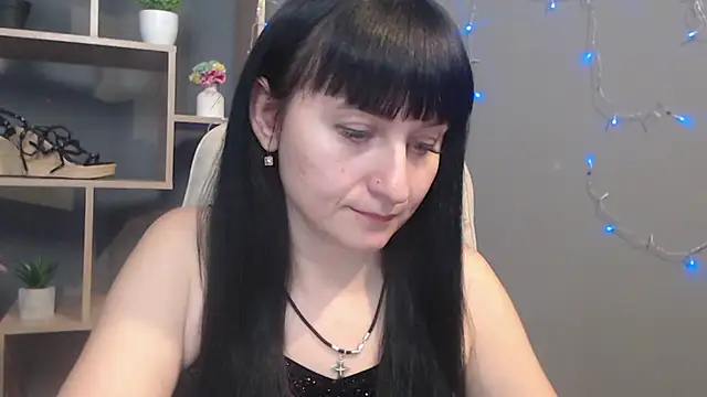 NinaFlawlees online show from November 25, 2025, 12:49 pm