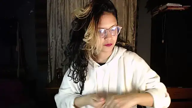 Snapshot of Hathorlove chatting on February 26, 2026, 6:35 am Hathorlove online show from February 26, 2026, 6:35 am