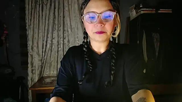 Hathorlove online show from December 5, 2025, 8:24 am