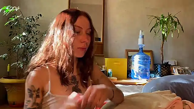 elfess online show from October 8, 2025, 10:06 am