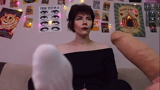 Luna Blake online show from May 3, 2026, 4:10 pm