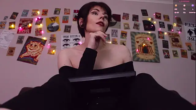 Luna Blake online show from May 27, 2026, 5:20 pm