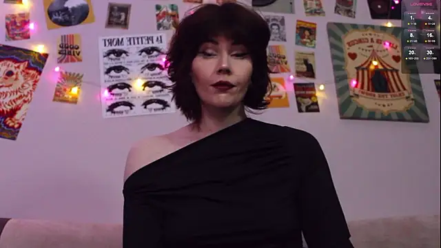 Snapshot of Luna_Blake chatting on March 22, 2026, 12:18 pm Luna Blake online show from March 22, 2026, 12:18 pm