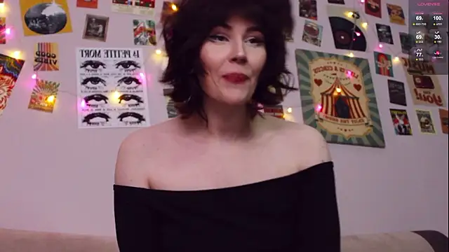 Snapshot of Luna_Blake chatting on March 18, 2026, 1:13 pm Luna Blake online show from March 18, 2026, 1:13 pm