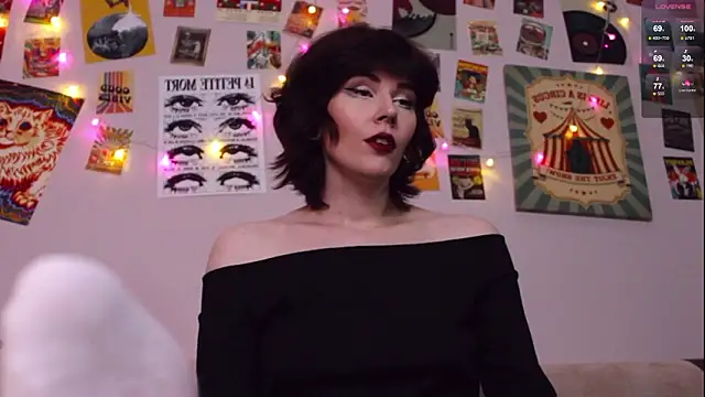 Snapshot of Luna_Blake chatting on March 21, 2026, 1:04 pm Luna Blake online show from March 21, 2026, 1:04 pm