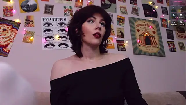 Snapshot of Luna_Blake chatting on March 19, 2026, 1:44 pm Luna Blake online show from March 19, 2026, 1:44 pm