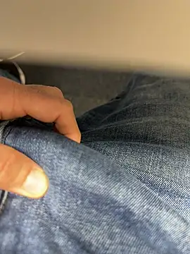 KielerMen online show from April 16, 2026, 2:23 am