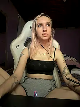 Snapshot of bunnydark00 chatting on October 17, 2025, 3:10 am bunnydark00 online show from October 17, 2025, 3:10 am