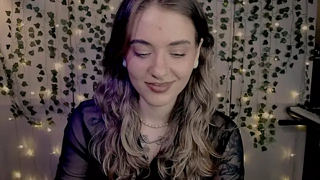 Snapshot of risha_laas chatting on February 1, 2025, 7:23 pm risha laas online show from February 1, 2025, 7:23 pm