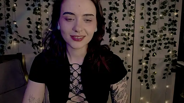 Snapshot of risha_laas chatting on March 21, 2025, 10:39 pm risha laas online show from March 21, 2025, 10:39 pm