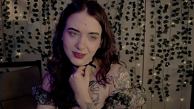 Snapshot of risha_laas chatting on March 22, 2025, 6:14 pm risha laas online show from March 22, 2025, 6:14 pm