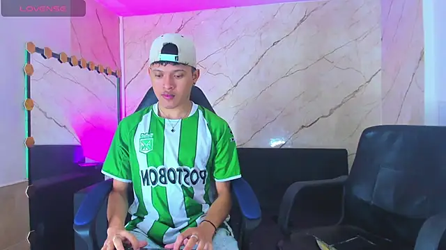 robertsmith 1 online show from November 18, 2025, 4:38 am