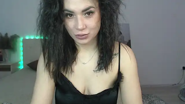 Snapshot of RoxannePure chatting on February 24, 2026, 4:24 am RoxannePure online show from February 24, 2026, 4:24 am