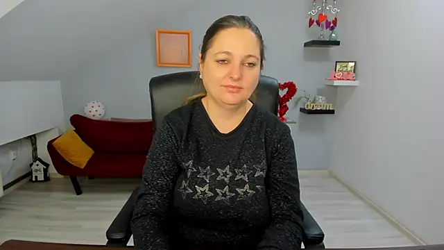 LollaGirl online show from February 11, 2026, 4:23 am