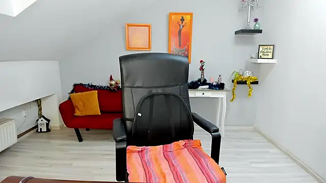 LollaGirl online show from January 7, 2026, 4:28 am