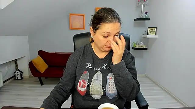 LollaGirl online show from January 14, 2026, 4:16 am