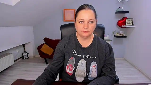 LollaGirl online show from March 28, 2026, 4:35 am