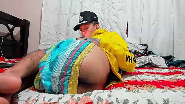 davidlatin66 online show from December 17, 2025, 2:05 am