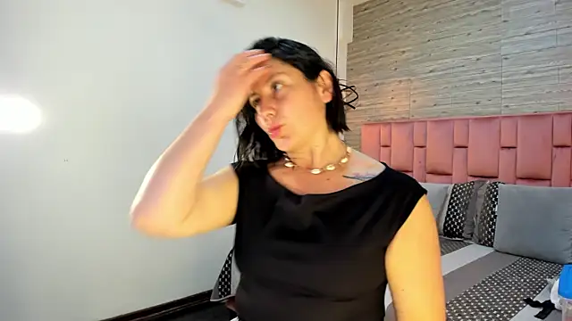 SarahDeyvis online show from February 19, 2025, 1:17 pm