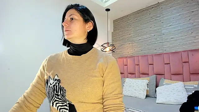 SarahDeyvis online show from February 17, 2025, 2:06 pm